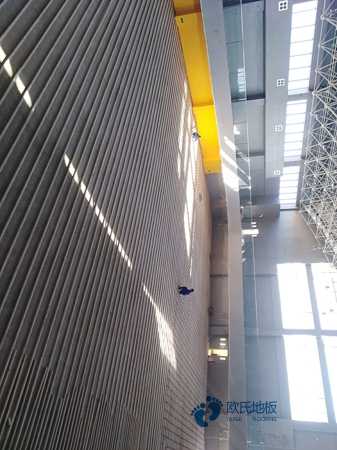雙層龍骨運動場館地板清潔保養(yǎng)1